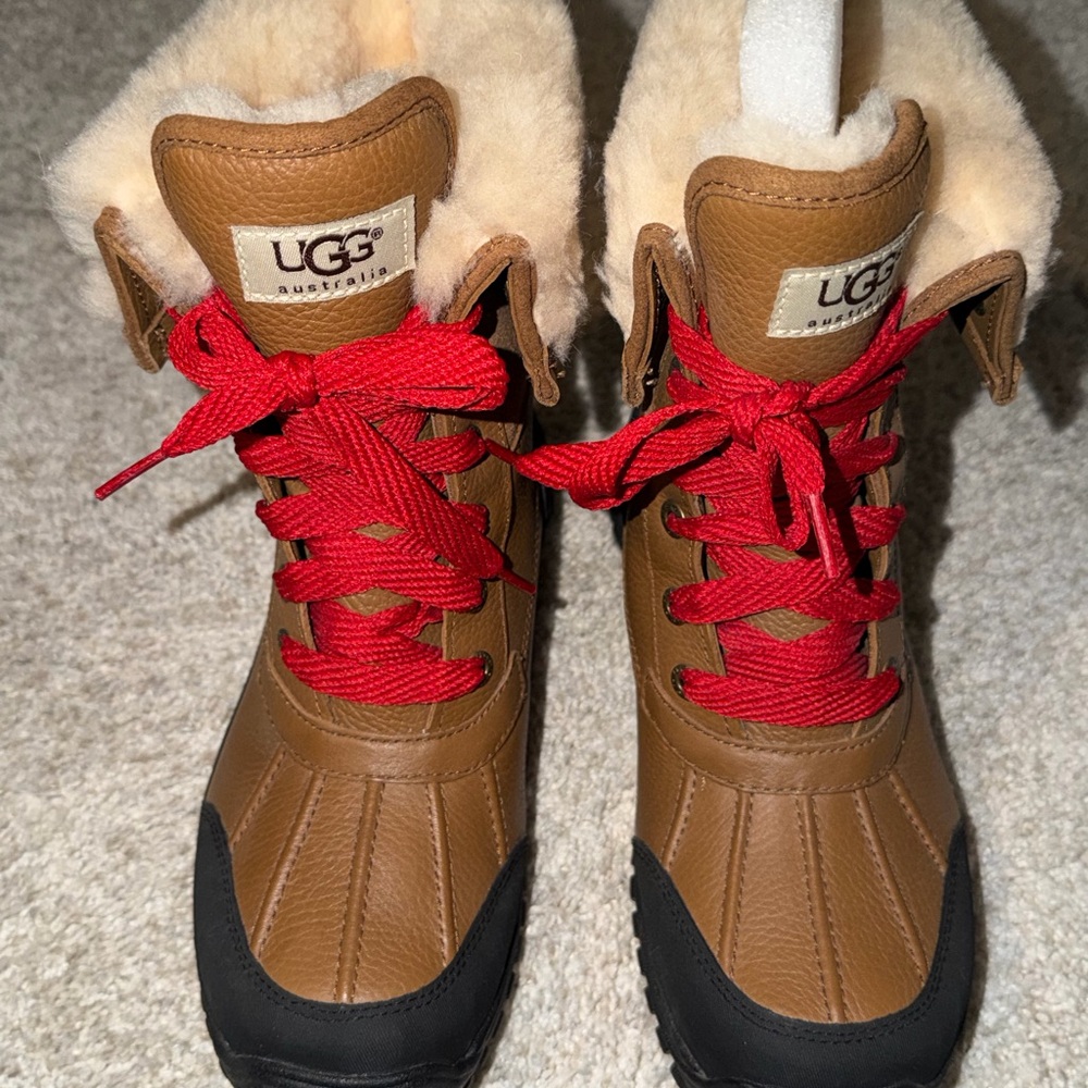 UGG Adirondack II Lace Up Boots. Never Worn. Size 8 - Picture 2 of 8